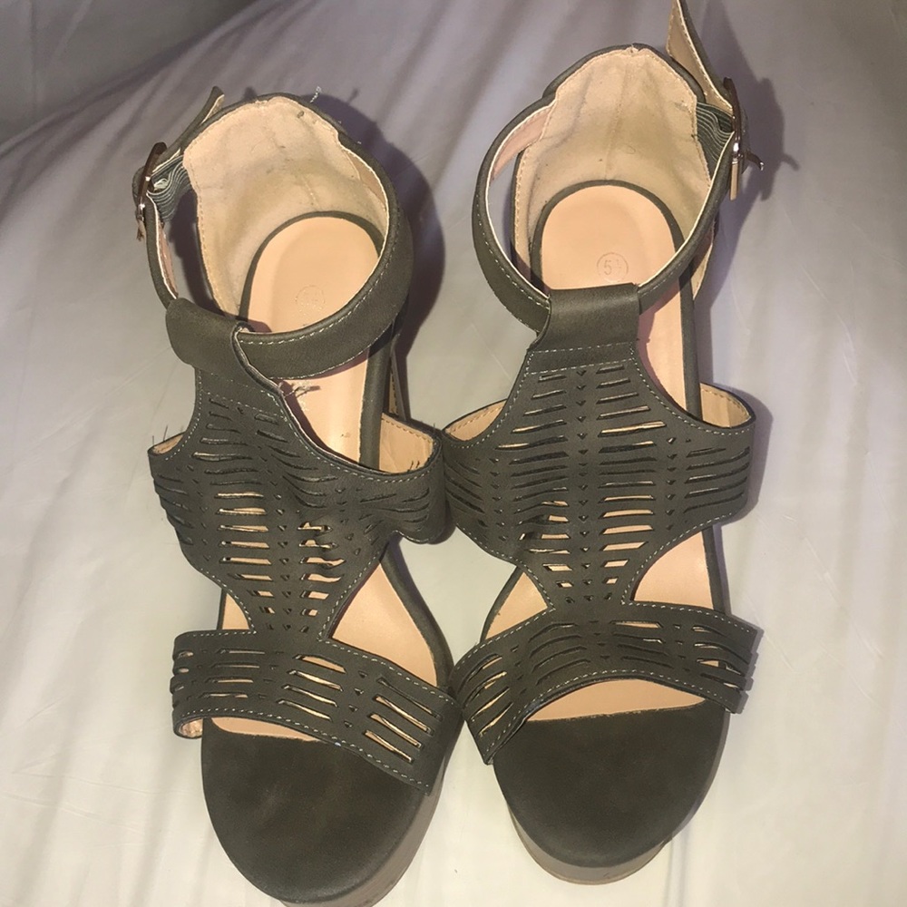 PLATFORM HEELS